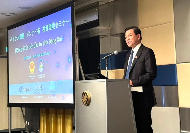 Le secrétaire du comité provincial du Parti, Nguyên Hông Linh, a affirmé que Dông Nai était prête à préparer les meilleures conditions pour les investisseurs. Le secrétaire du comité provincial du Parti, Nguyên Hông Linh, a affirmé que Dông Nai était prête à préparer les meilleures conditions pour les investisseurs.