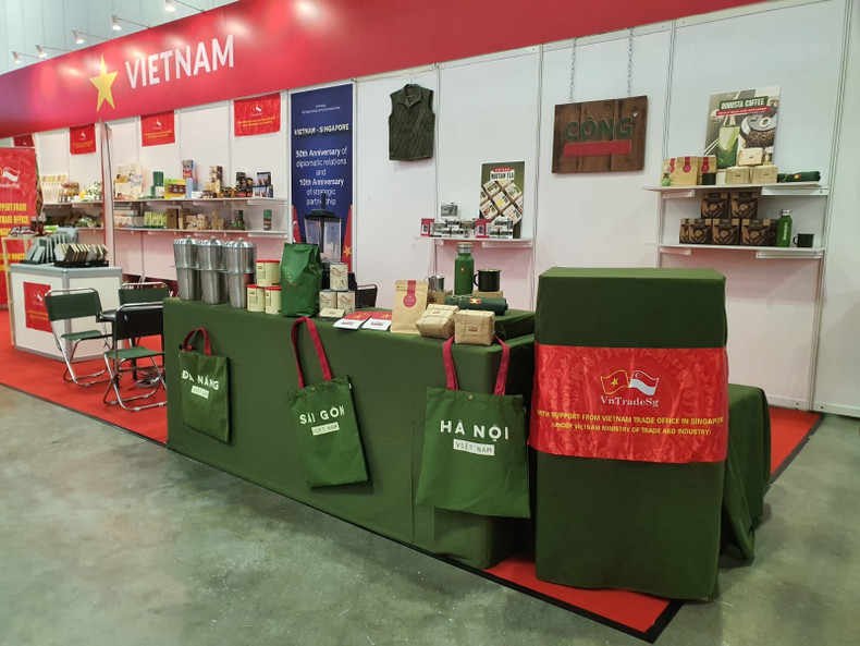 La société de café Công participe au stand de l’ambassade du Vietnam à Singapour 2023. Photo : Ambassade du Vietnam à Singapour. La société de café Công participe au stand de l’ambassade du Vietnam à Singapour 2023. Photo : Ambassade du Vietnam à Singapour.