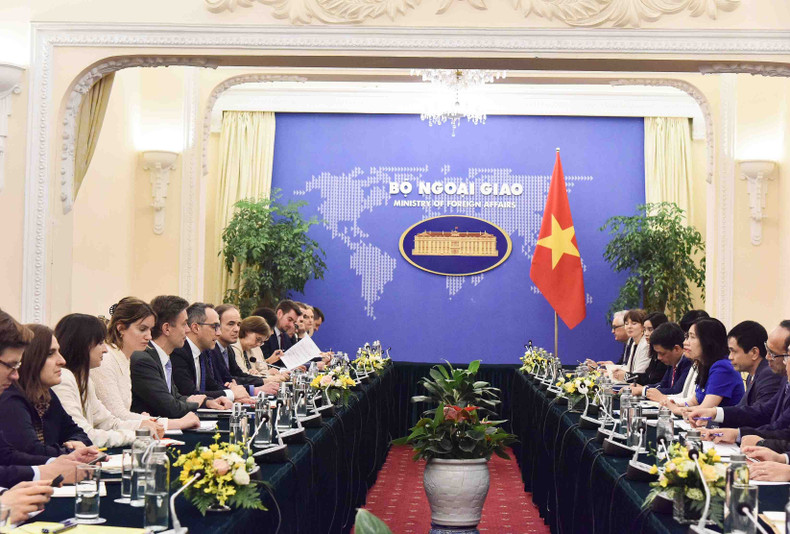 La vice-ministre Lê Thi Thu Hang a salué les initiatives de l’UE qui ont contribué à la paix, à la stabilité, à la coopération et au développement dans la région. Photo : baoquocte. La vice-ministre Lê Thi Thu Hang a salué les initiatives de l’UE qui ont contribué à la paix, à la stabilité, à la coopération et au développement dans la région. Photo : baoquocte.