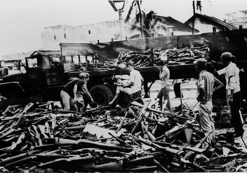 La campagne de Hue - Da Nang, qui se déroula du 21 au 29 mars 1975, fut l'une des trois principales campagnes de l'Offensive générale et du Soulèvement du Printemps 1975. En peu de temps, l'armée vietnamienne détruisit de nombreuses divisions principales des impérialistes américains. Photo : VNA.