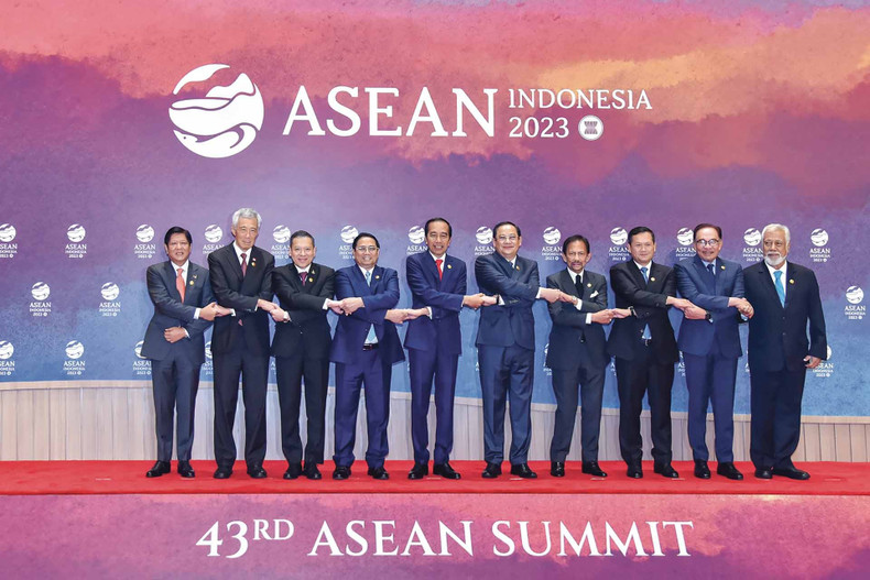 Le Secrétaire général de l’ASEAN, Kao Kim Hourn, et les dirigeants de l’ASEAN ont participé au 43e Sommet de l’ASEAN à Jakarta, en Indonésie, en septembre 2023. Photo : baoquocte. Le Secrétaire général de l’ASEAN, Kao Kim Hourn, et les dirigeants de l’ASEAN ont participé au 43e Sommet de l’ASEAN à Jakarta, en Indonésie, en septembre 2023. Photo : baoquocte.