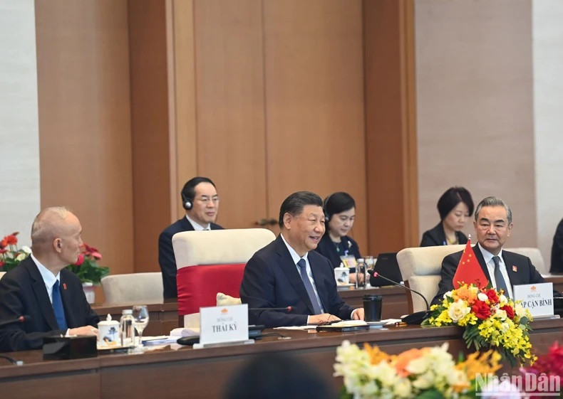 Le Secrétaire général et Président chinois Xi Jinping s’est exprimé lors de sa rencontre avec le Président de l’Assemblée nationale Vuong Dinh Huê, le 13 décembre 2023. Photo : Duy Linh/Journal Nhân Dân. Le Secrétaire général et Président chinois Xi Jinping s’est exprimé lors de sa rencontre avec le Président de l’Assemblée nationale Vuong Dinh Huê, le 13 décembre 2023. Photo : Duy Linh/Journal Nhân Dân.