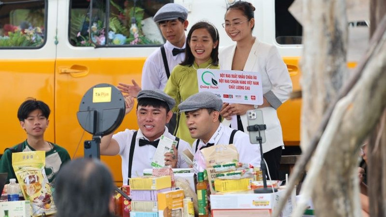 Plus de 800 sessions de diffusion en direct portant le logo du marché OCOP ont été organisées au cours des six derniers mois.