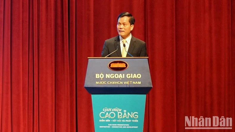 Le vice-ministre des Affaires étrangères, Ha Kim Ngoc, prend la parole lors de la conférence. Photo : Trung Hung/NDEL.. Le vice-ministre des Affaires étrangères, Ha Kim Ngoc, prend la parole lors de la conférence. Photo : Trung Hung/NDEL..