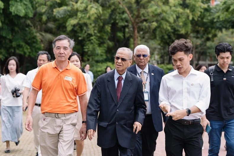 Le milliardaire Narayana Murthy en visite au Vietnam du 19 au 23 mai. Le milliardaire Narayana Murthy en visite au Vietnam du 19 au 23 mai.