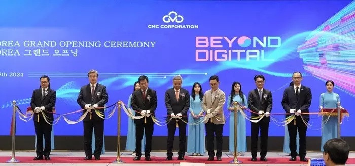 L’ambassadeur Vu Ho (troisième à gauche) coupe le ruban pour inaugurer le bureau de CMC Korea Company - unité stratégique de CMC Global sur le marché sud-coréen, le 8 mai. Photo : baoquocte. L’ambassadeur Vu Ho (troisième à gauche) coupe le ruban pour inaugurer le bureau de CMC Korea Company - unité stratégique de CMC Global sur le marché sud-coréen, le 8 mai. Photo : baoquocte.