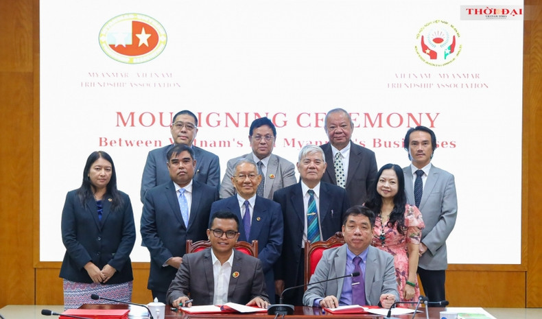 Cérémonie de signature du protocole d’accord de coopération entre la société pharmaceutique Nam Ha et la société à responsabilité limitée de l’industrie pharmaceutique FAME. Photo : thoidai.com.vn Cérémonie de signature du protocole d’accord de coopération entre la société pharmaceutique Nam Ha et la société à responsabilité limitée de l’industrie pharmaceutique FAME. Photo : thoidai.com.vn