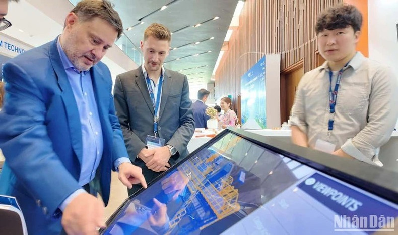 De nombreuses entreprises leaders de l'industrie sidérurgique asiatique se réunissent à Da Nang pour la Conférence et exposition SEAISI 2024. Photo : ANH DAO De nombreuses entreprises leaders de l'industrie sidérurgique asiatique se réunissent à Da Nang pour la Conférence et exposition SEAISI 2024. Photo : ANH DAO