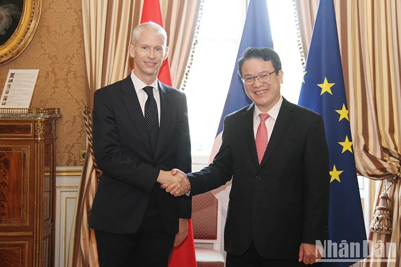 Le ministre Franck Riester et le vice-ministre Tran Quoc Phuong. Photo : Khai Hoan Le ministre Franck Riester et le vice-ministre Tran Quoc Phuong. Photo : Khai Hoan