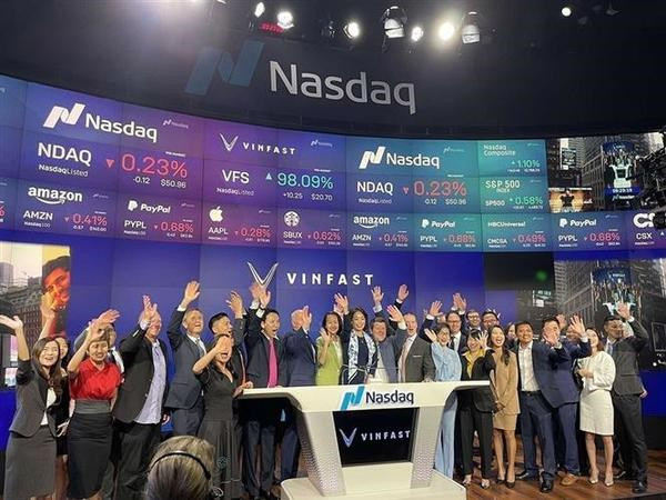 Le 15 août 2023, VinFast a sonné la cloche de lancement sur le Nasdaq Global Select Market à New York, aux États-Unis. Photo : VNA.