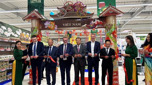 Ouverture de la Semaine des produits vietnamiens au supermarché Système U Noisiel en France ảnh 1 Ouverture de la Semaine des produits vietnamiens au supermarché Système U Noisiel en France ảnh 1