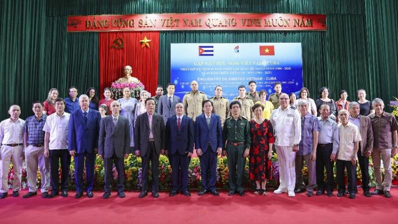 Les délégués participants posent pour une photo commémorative. Photo : VUFO Les délégués participants posent pour une photo commémorative. Photo : VUFO