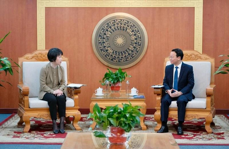 Le ministre vietnamien de l’Agriculture et de l’Environnement, Do Duc Duy, reçoit Mme Guo Fang, vice-ministre chinoise de l’Écologie et de l’Environnement, le matin du 16 avril à Hanoï. Photo : Quynh Chi. Le ministre vietnamien de l’Agriculture et de l’Environnement, Do Duc Duy, reçoit Mme Guo Fang, vice-ministre chinoise de l’Écologie et de l’Environnement, le matin du 16 avril à Hanoï. Photo : Quynh Chi.