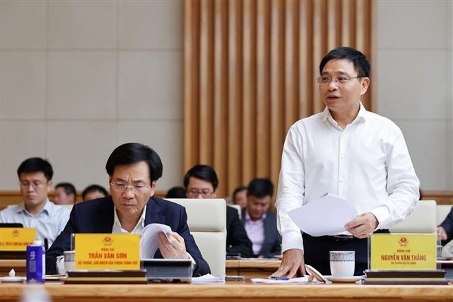 Le ministre des Finances, Nguyen Van Thang, prend la parole lors de la réunion. Photo : VNA. Le ministre des Finances, Nguyen Van Thang, prend la parole lors de la réunion. Photo : VNA.