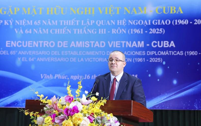 La vice-ambassadrice de Cuba au Vietnam, Joy Puentes Saldise, prenant la parole lors de la rencontre. Photo : VUFO La vice-ambassadrice de Cuba au Vietnam, Joy Puentes Saldise, prenant la parole lors de la rencontre. Photo : VUFO