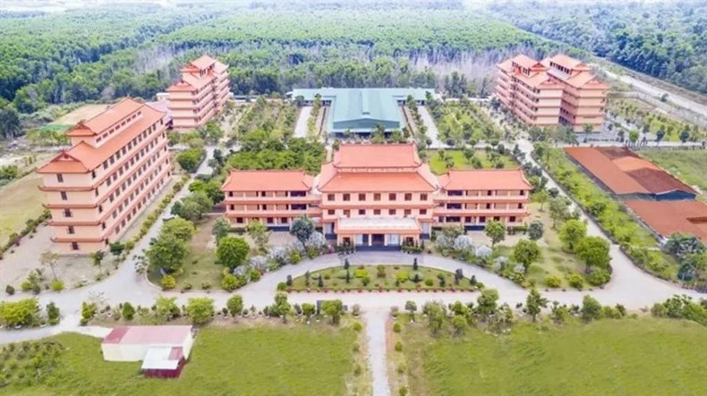Le campus de l'Académie bouddhiste du Vietnam, dans le district de Binh Chanh, servira de lieu officiel pour les cérémonies d'ouverture et de clôture du Vesak 2025. Photo : VGP. Le campus de l'Académie bouddhiste du Vietnam, dans le district de Binh Chanh, servira de lieu officiel pour les cérémonies d'ouverture et de clôture du Vesak 2025. Photo : VGP.