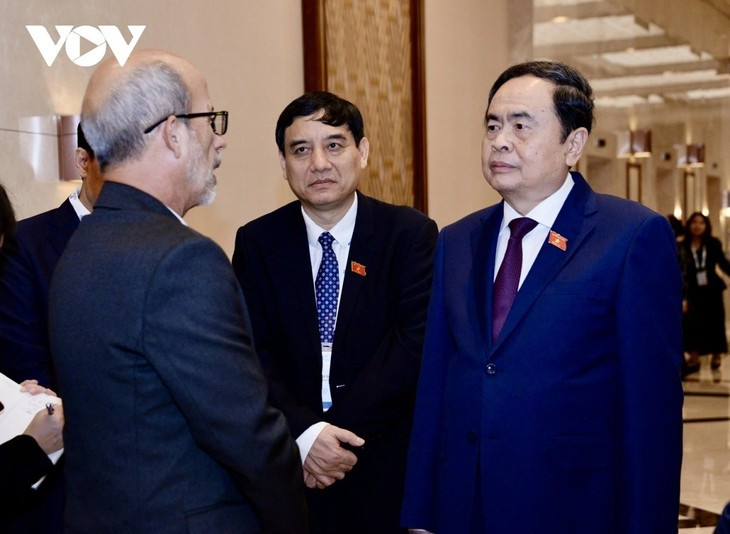 Le président de l’Assemblée nationale Trân Thanh Mân rencontre Rolando Gonzalez, président de l’Union parlementaire latino-américaine