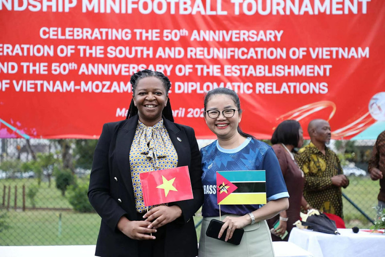 L’ambassadrice Tran Thi Thu Thin et Mme Ludmila Maguni. Photo : baoquocte. L’ambassadrice Tran Thi Thu Thin et Mme Ludmila Maguni. Photo : baoquocte.