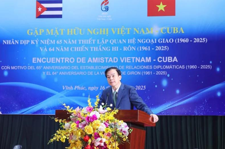 Phan Van Quy, vice-président de l’Association d’amitié Vietnam-Cuba, s’exprimant lors du programme. Photo : VUFO Phan Van Quy, vice-président de l’Association d’amitié Vietnam-Cuba, s’exprimant lors du programme. Photo : VUFO