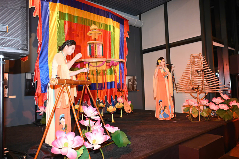 La musique traditionnelle est souvent un élément incontournable dans la promotion de l’image du Vietnam à l’international. La musique traditionnelle est souvent un élément incontournable dans la promotion de l’image du Vietnam à l’international.