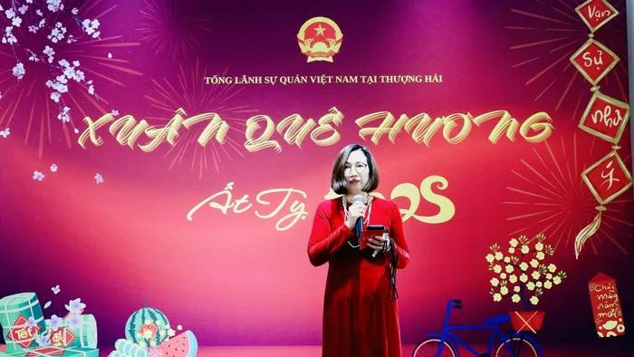 Nguyên Thi Bich Vân, représentante de la diaspora vietnamienne à Shanghai, prend la parole. Photo : baoquocte.vn Nguyên Thi Bich Vân, représentante de la diaspora vietnamienne à Shanghai, prend la parole. Photo : baoquocte.vn