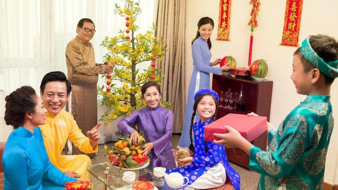 Pour les Vietnamiens, le Nouvel An lunaire est un événement très important et sacré, attendu largement, en particulier ceux qui travaillent loin de chez eux. Photo: tuoitre.vn Pour les Vietnamiens, le Nouvel An lunaire est un événement très important et sacré, attendu largement, en particulier ceux qui travaillent loin de chez eux. Photo: tuoitre.vn