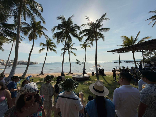 Cérémonie d'inauguration de la plage de Ciao Beach à l’île de Hon Thom. Photo : Sun Group Cérémonie d'inauguration de la plage de Ciao Beach à l’île de Hon Thom. Photo : Sun Group