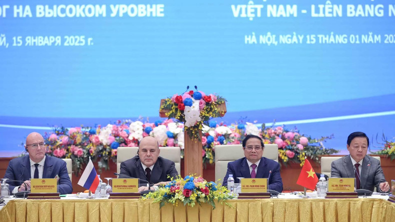 Le Premier ministre Pham Minh Chinh et le Premier ministre russe Mikhaïl Michoustine coprésident le dialogue commercial de haut niveau entre le Vietnam et la Russie le 15 janvier. Photo : VGP Le Premier ministre Pham Minh Chinh et le Premier ministre russe Mikhaïl Michoustine coprésident le dialogue commercial de haut niveau entre le Vietnam et la Russie le 15 janvier. Photo : VGP
