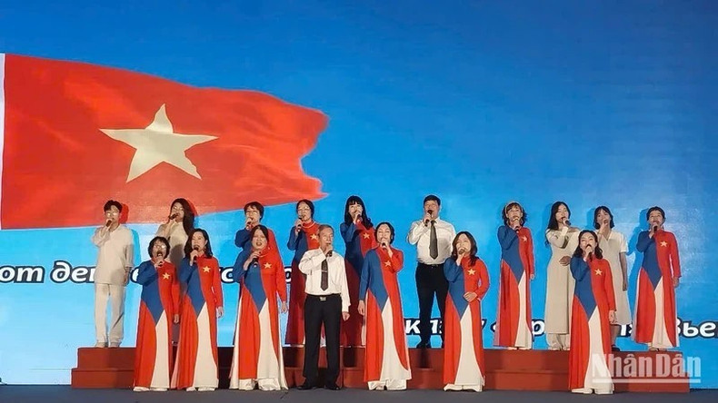 Un programme artistique exceptionnel intitulé « Chansons vietnamiennes en paroles russes ». Photo : NDEL