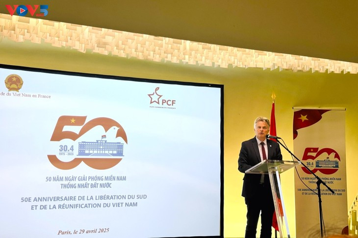 Le secrétaire national du Parti communiste français, Fabien Roussel, s'exprime à l'occasion du 50e anniversaire de la libération du Sud et de la réunification nationale du Vietnam à Paris. Photo: Anh Tuân/VOV – Paris Le secrétaire national du Parti communiste français, Fabien Roussel, s'exprime à l'occasion du 50e anniversaire de la libération du Sud et de la réunification nationale du Vietnam à Paris. Photo: Anh Tuân/VOV – Paris