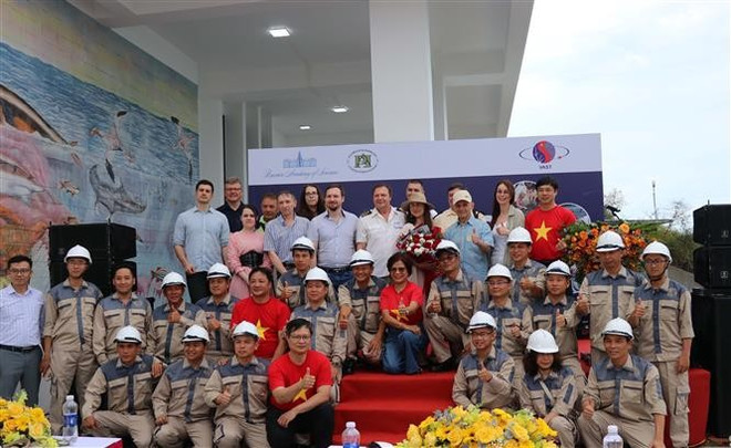 Trente scientifiques russes et vietnamiens participent à la 9e étude sur la biodiversité dans les eaux du Vietnam. Photo: VNA Trente scientifiques russes et vietnamiens participent à la 9e étude sur la biodiversité dans les eaux du Vietnam. Photo: VNA