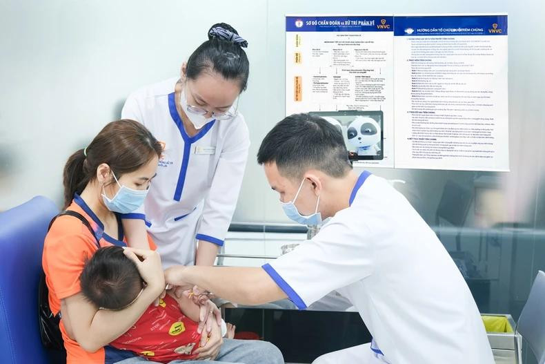 VNVC et Sanofi mettront progressivement en œuvre le transfert de technologie afin de produire plusieurs vaccins essentiels de Sanofi largement utilisés au Vietnam. VNVC et Sanofi mettront progressivement en œuvre le transfert de technologie afin de produire plusieurs vaccins essentiels de Sanofi largement utilisés au Vietnam.