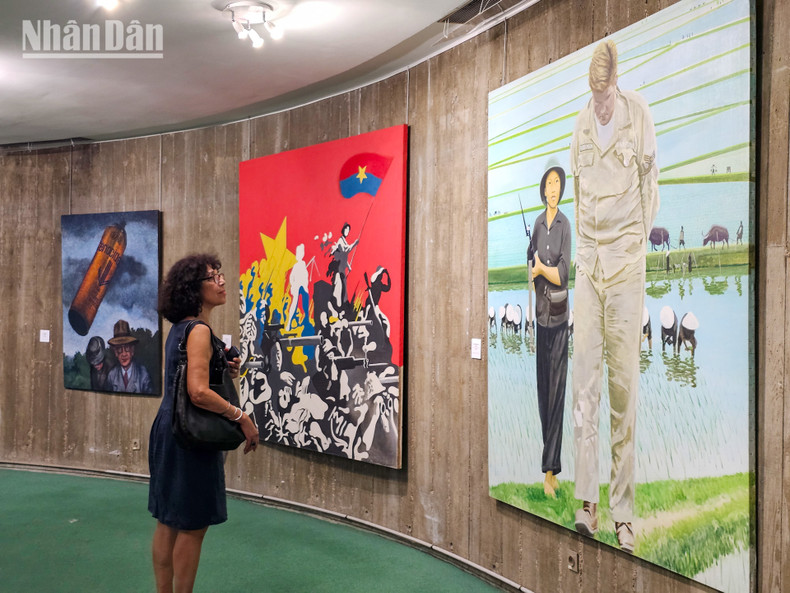 Les artistes français ont exprimé, à travers leur art, leur solidarité et leur désir de paix pour le Vietnam. Photo : Minh Duy