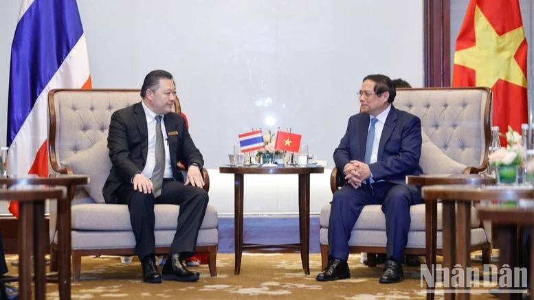Le Premier ministre Pham Minh Chinh et Soopakij Chearavanont, président du groupe Charoen Pokphand (Thaïlande). Photo : NDEL