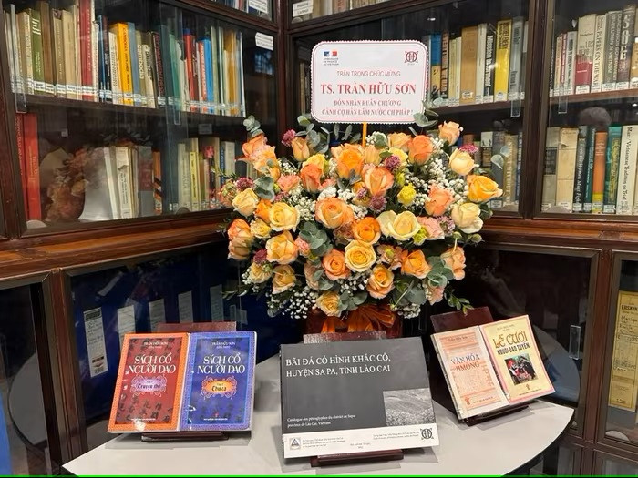 Quelques travaux de recherche typiques du Dr Tran Huu Son. Photo : vanhoa. Quelques travaux de recherche typiques du Dr Tran Huu Son. Photo : vanhoa.