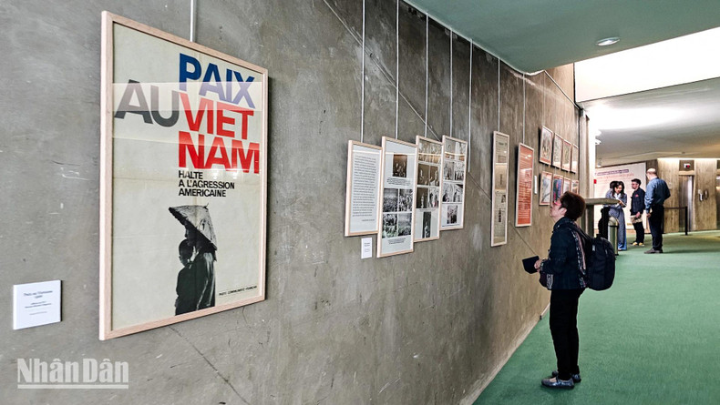 Les artistes français ont exprimé leur admiration pour la lutte persévérante et héroïque du peuple vietnamien. Photo : Minh Duy