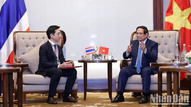 Le Premier ministre Pham Minh Chinh et Chanavat Uahwatanasakul, directeur du développement chez Central Pattana. Photo: NDEL