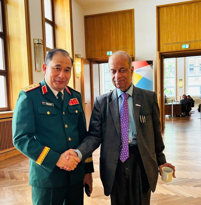 Le général Phung Si Tân rencontre Atul Khare, Secrétaire général adjoint de l’ONU. Photo : VNA Le général Phung Si Tân rencontre Atul Khare, Secrétaire général adjoint de l’ONU. Photo : VNA