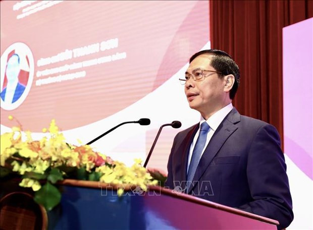 Le ministre vietnamien des Affaires étrangères (AE), Bùi Thanh Son, prend la parole lors de la conférence. Photo : VNA. Le ministre vietnamien des Affaires étrangères (AE), Bùi Thanh Son, prend la parole lors de la conférence. Photo : VNA.