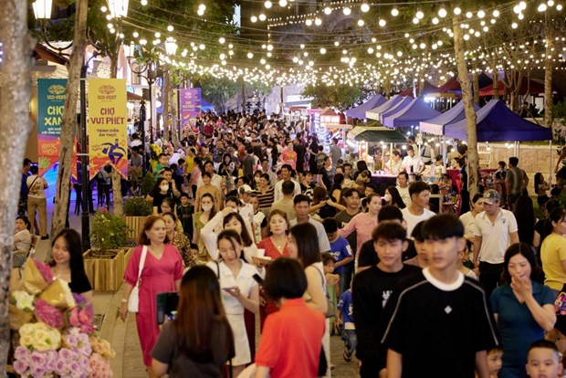 VUI-Fest Bazaar, le premier marché nocturne en bord de mer du Vietnam, est un choix incontournable. Photo : Internet.
