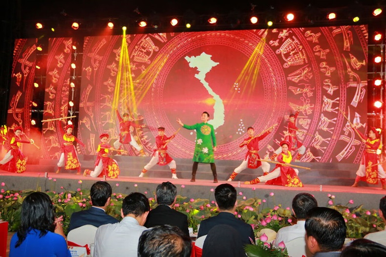 Un numéro artistique pour célébrer le Festival de la jeunesse ASEAN - Japon 2023, le 13 décembre à Hô Chi Minh-Ville. Un numéro artistique pour célébrer le Festival de la jeunesse ASEAN - Japon 2023, le 13 décembre à Hô Chi Minh-Ville.