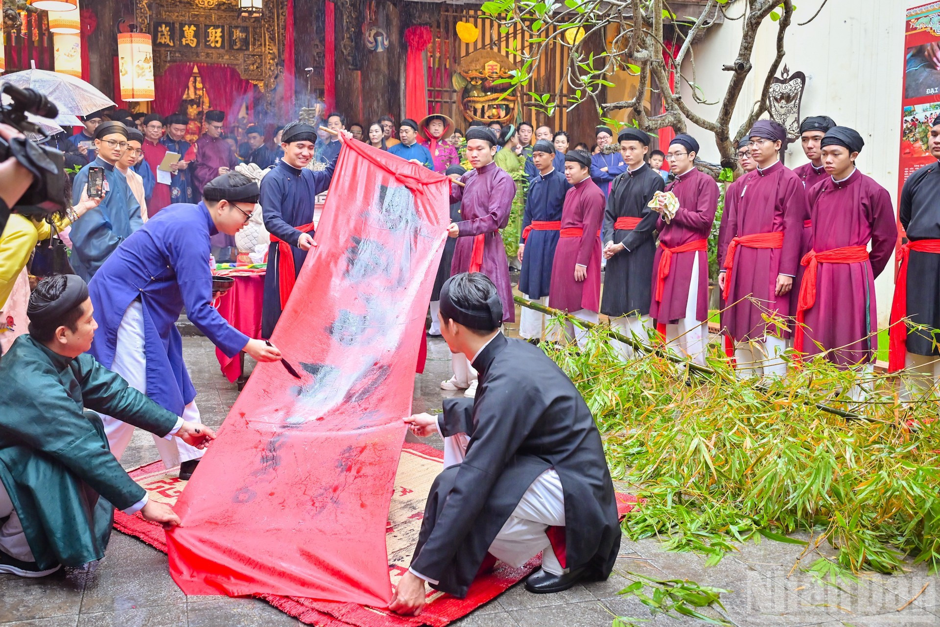 L’expression de vœux de réussite « Ma dao thanh cong » était écrite en caractères chinois.