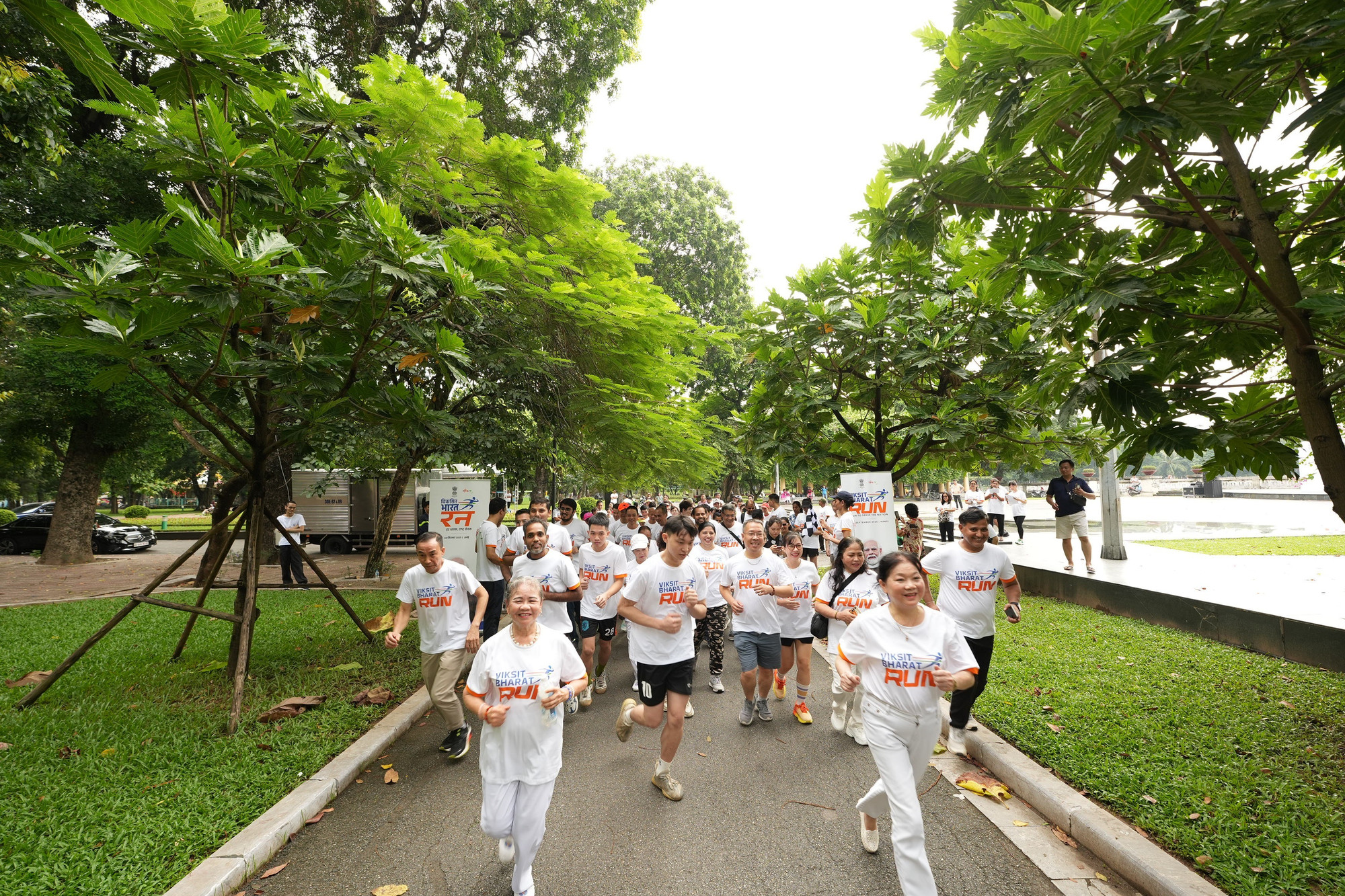 Les habitants de Hanoi et d'Inde ont participé avec enthousiasme à la course. Photo : Ambassade de l'Inde au Vietnam. tie0103020250928122336.jpg