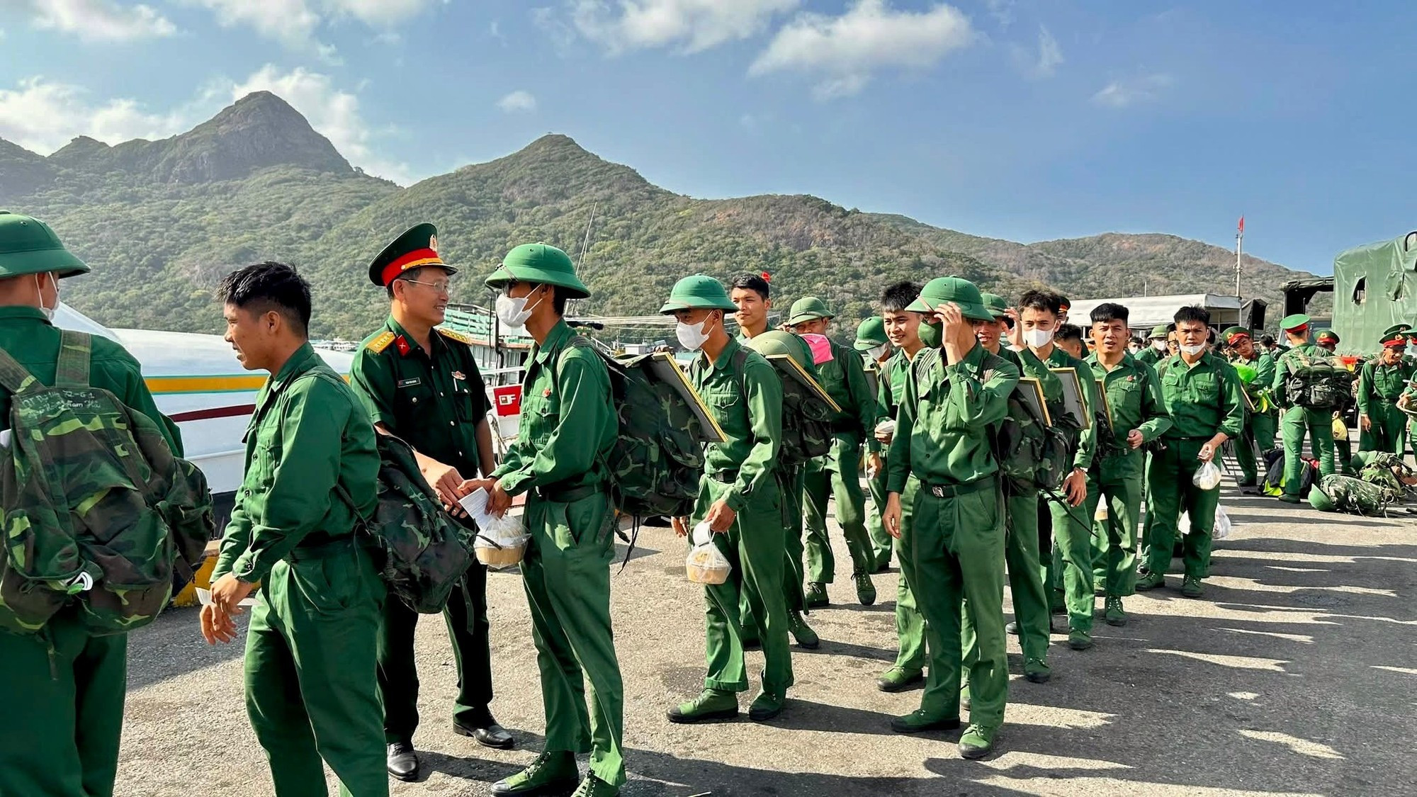 Cérémonie d’adieu aux militaires démobilisés au Commandement de la défense de la Zone 6.