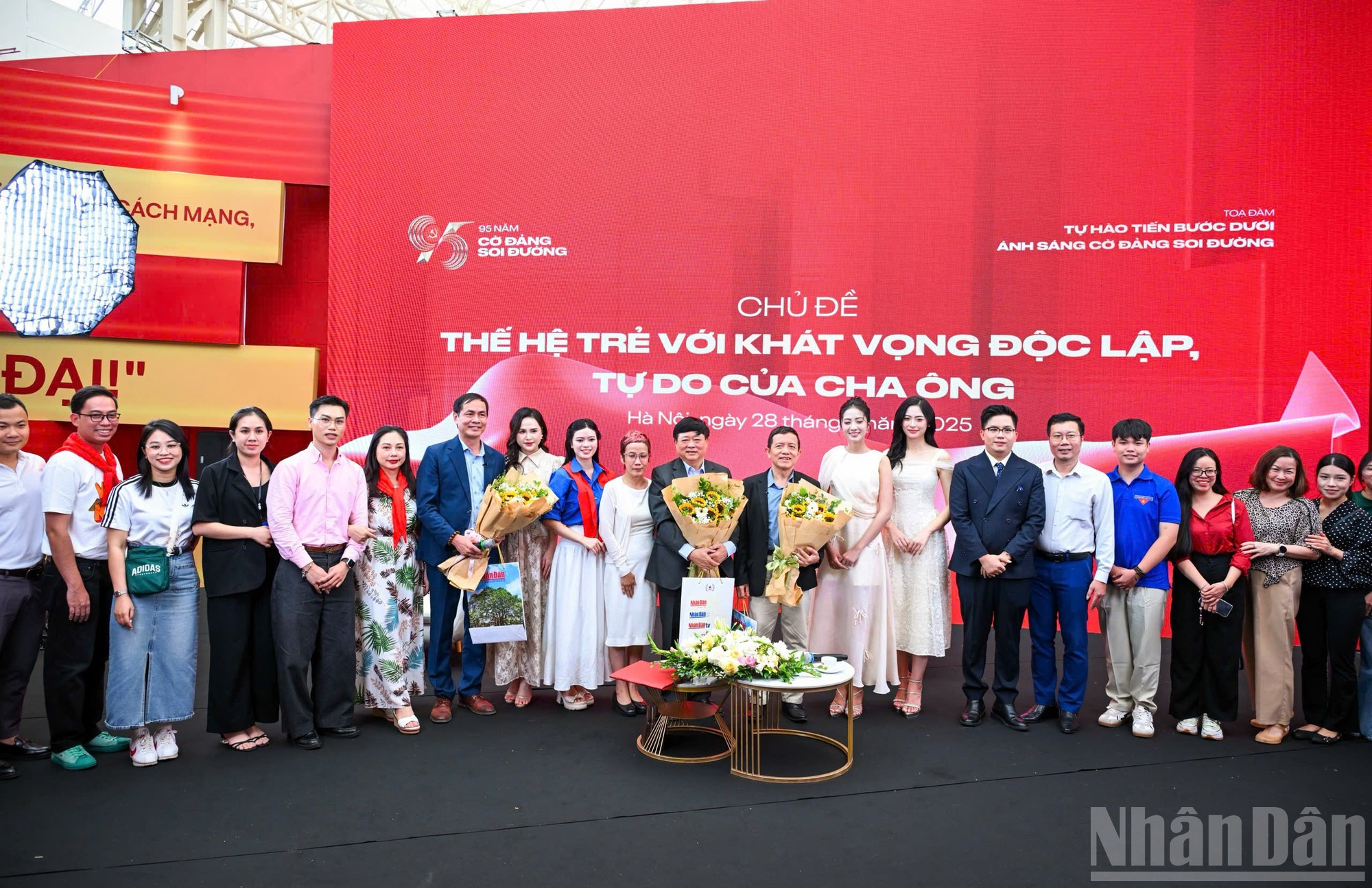 La table ronde s’est conclue sur une conviction : la jeunesse d’aujourd’hui, grâce à son savoir, son aspiration et sa détermination, poursuivra l’élan révolutionnaire et contribuera à faire du pays une nation forte et prospère dans la nouvelle ère.