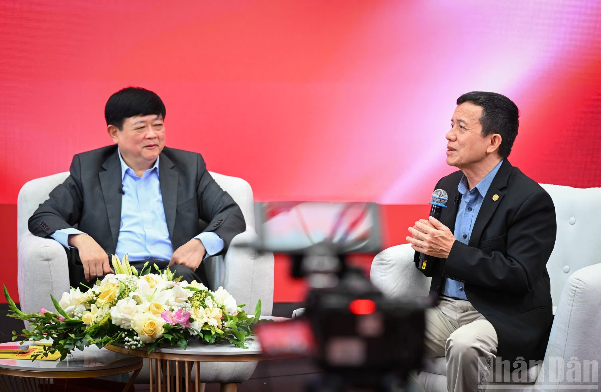 Le Professeur associé, Docteur Nguyen Manh Ha a mis en avant le rôle de la jeunesse dans l’histoire : des jeunes dirigeants tels que Tran Phu, Le Hong Phong, Ha Huy Tap, Nguyen Van Cu… aux figures indomptables comme Ly Tu Trong, Vo Thi Sau ou le Général Vo Nguyen Giap. L’histoire démontre que c’est précisément la jeunesse qui constitue le moment décisif pour s’engager, bâtir une carrière et se dévouer à la Patrie.