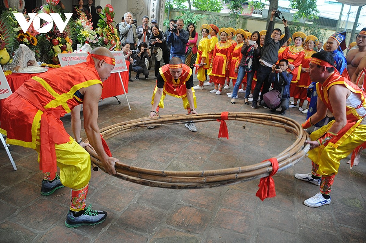Pour célébrer le 10ᵉ anniversaire de cette inscription, deux événements majeurs auront lieu dans le cadre du Festival Thang Long – Hanoi : un colloque international et un échange de démonstrations du patrimoine du tir à la corde assis au temple Tran Vu, l’après-midi du 15 et la matinée du 16 novembre.