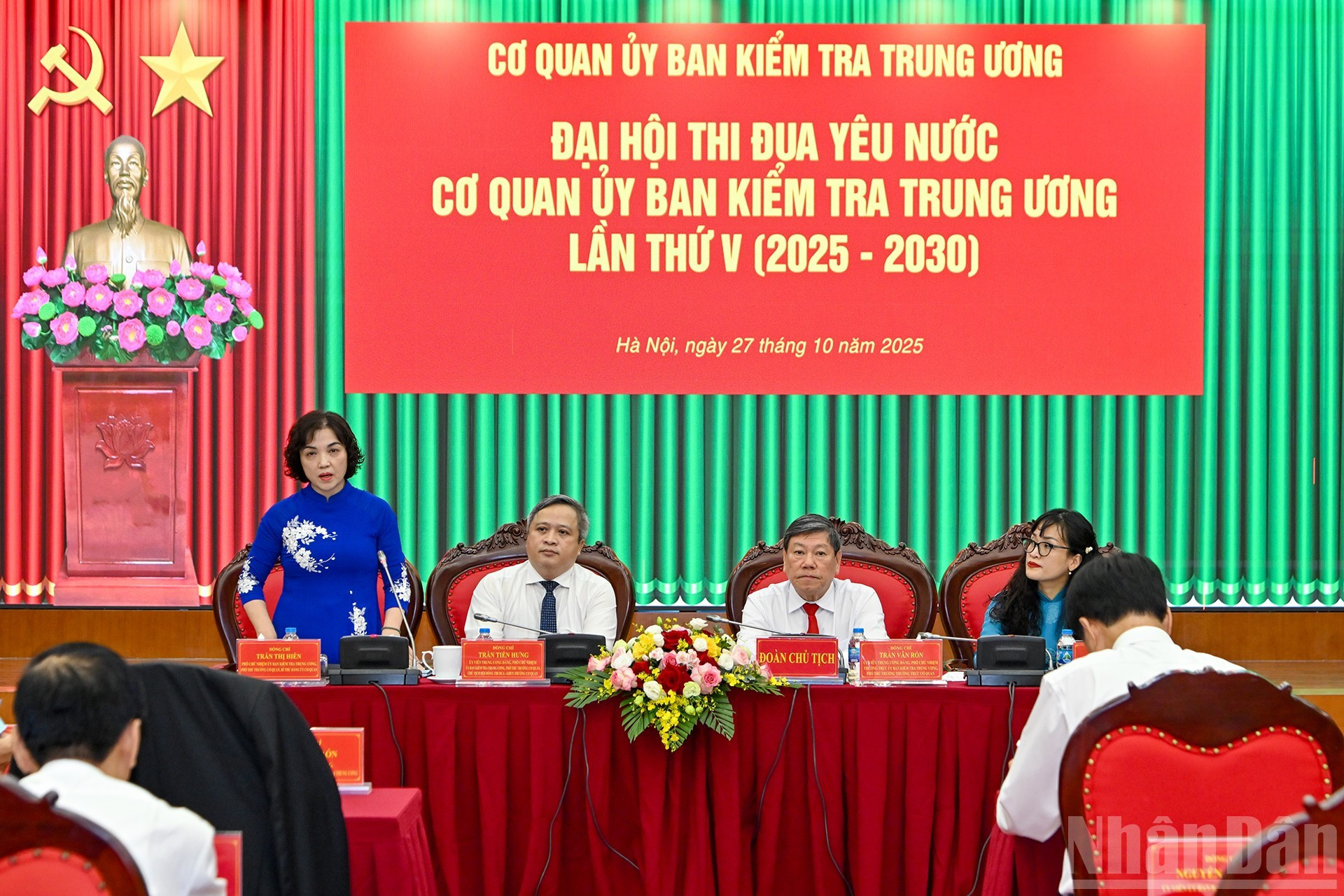Le Présidium du Congrès. Le Présidium du Congrès.