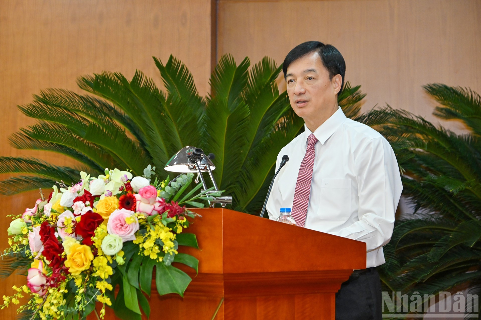 Nguyen Duy Ngoc, président de la Commission centrale de contrôle du Parti, a prononcé un discours d’orientation lors du Congrès. Nguyen Duy Ngoc, président de la Commission centrale de contrôle du Parti, a prononcé un discours d’orientation lors du Congrès.