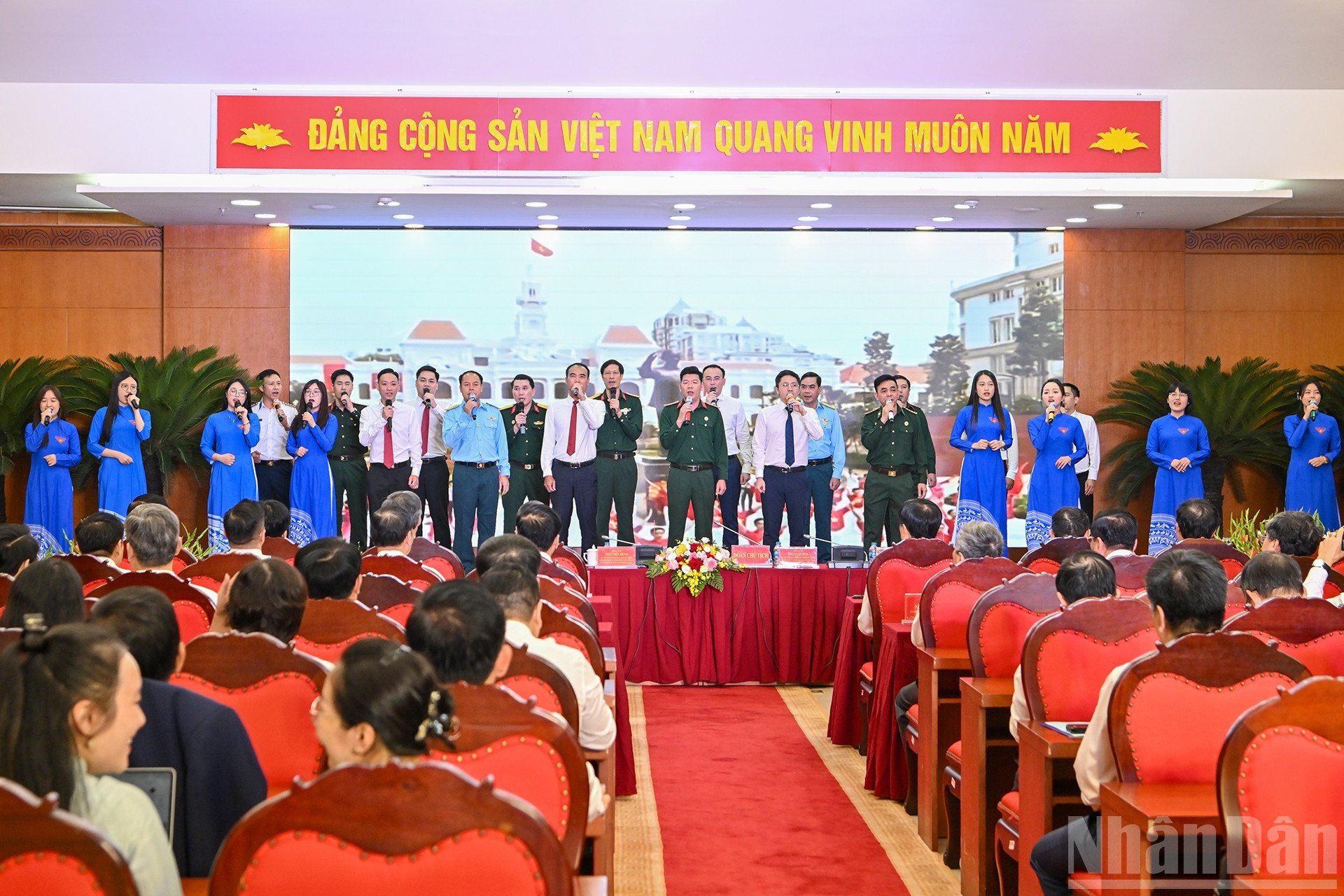 Programme artistique en l’honneur du Congrès. Programme artistique en l’honneur du Congrès.